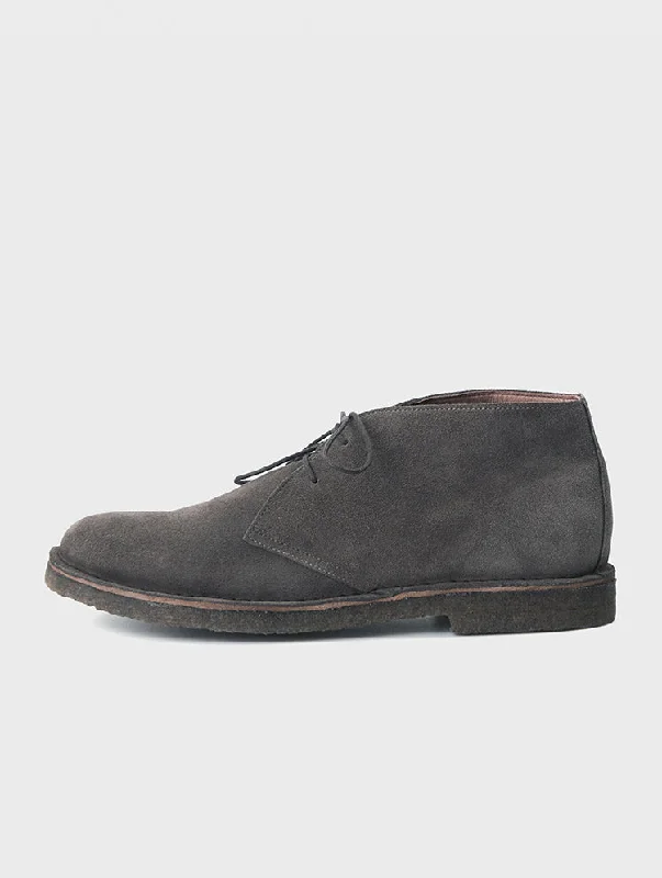 Men's anti - slip chukka boots with a rubber sole for safety on slippery surfacesLeo Grey Men's anti - slip chukka boots with a rubber sole for safety on slippery surfacesLeo Grey