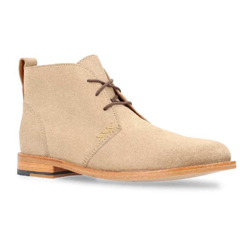 Men's lightweight chukka boots for easy mobility and long - distance walkingThe Wanderer - Dune Men's lightweight chukka boots for easy mobility and long - distance walkingThe Wanderer - Dune