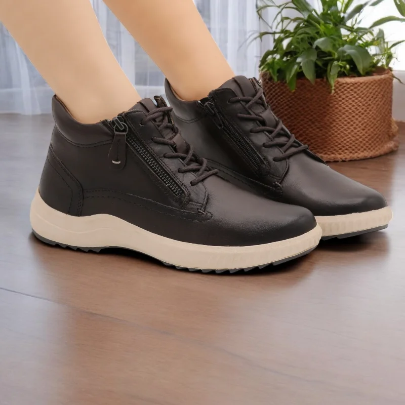 Men's slippers with a logo patch on the side Men's slippers with a logo patch on the side Brown cabra boot Men's slippers with a logo patch on the side Men's slippers with a logo patch on the side Brown cabra boot