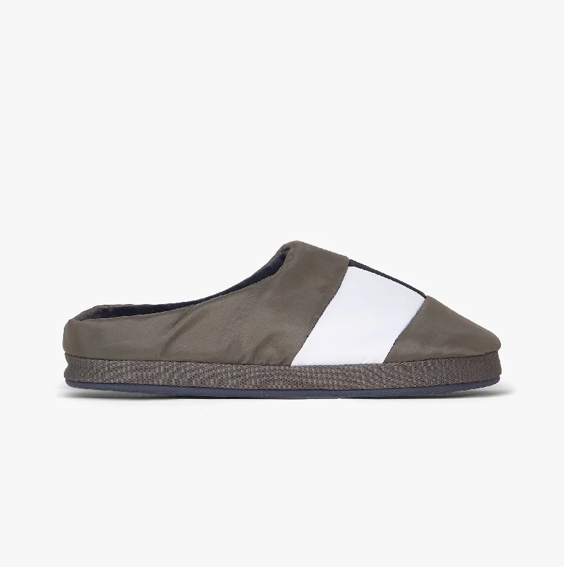 Men's slippers with a decorative pom - pom or tassel Men's slippers with a decorative pom - pom or tassel Tommy Hilfiger NYLON FLAG Mens Mule Slippers Shady Stone Men's slippers with a decorative pom - pom or tassel Men's slippers with a decorative pom - pom or tassel Tommy Hilfiger NYLON FLAG Mens Mule Slippers Shady Stone