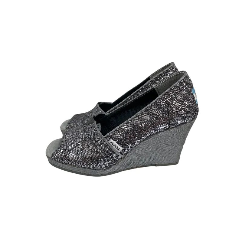 Men's sandals with a flexible sole for easy movement Men's sandals with a flexible sole for easy movement Men's sandals with a flexible sole for easy movement Sandals Heels Wedge By Toms In Silver, Size:5