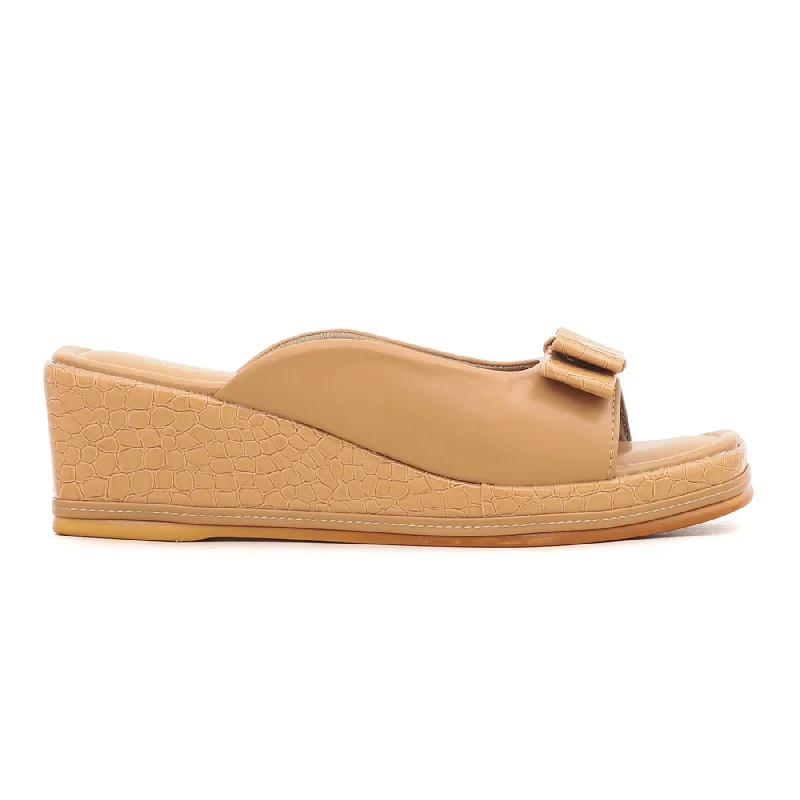 Men's slippers in a warm color like red or brown Men's slippers in a warm color like red or brown Beige Formal Slipper FR7889 Men's slippers in a warm color like red or brown Men's slippers in a warm color like red or brown Beige Formal Slipper FR7889