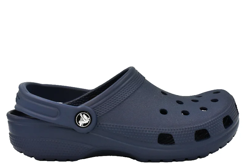 Men's casual shoes with a geometric pattern Men's casual shoes with a geometric pattern CROCS - CLASSIC - NAVY Men's casual shoes with a geometric pattern Men's casual shoes with a geometric pattern CROCS - CLASSIC - NAVY