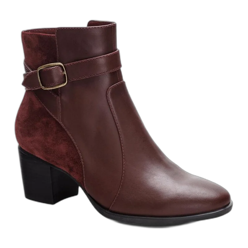 Men's sandals with a padded heelRebecca