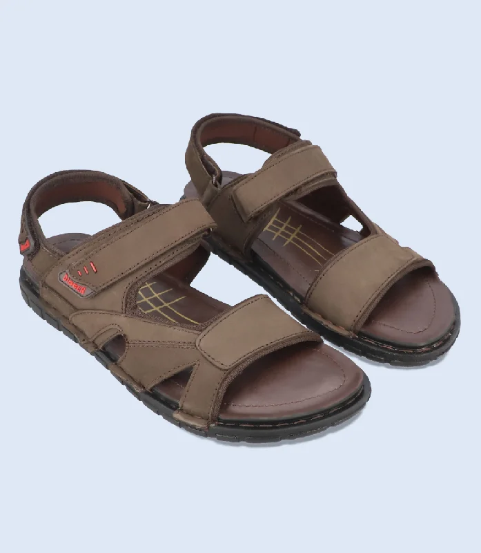 Men's sandals with a decorative buckle or charmM7605-ESPRESSO-Men Sandal