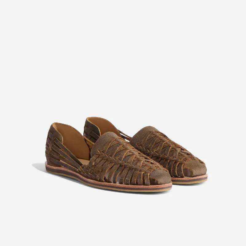 Men's sandals with a perforated leather upper for ventilationMen's Huarache Sandal Waxed Brown Men's sandals with a perforated leather upper for ventilationMen's Huarache Sandal Waxed Brown