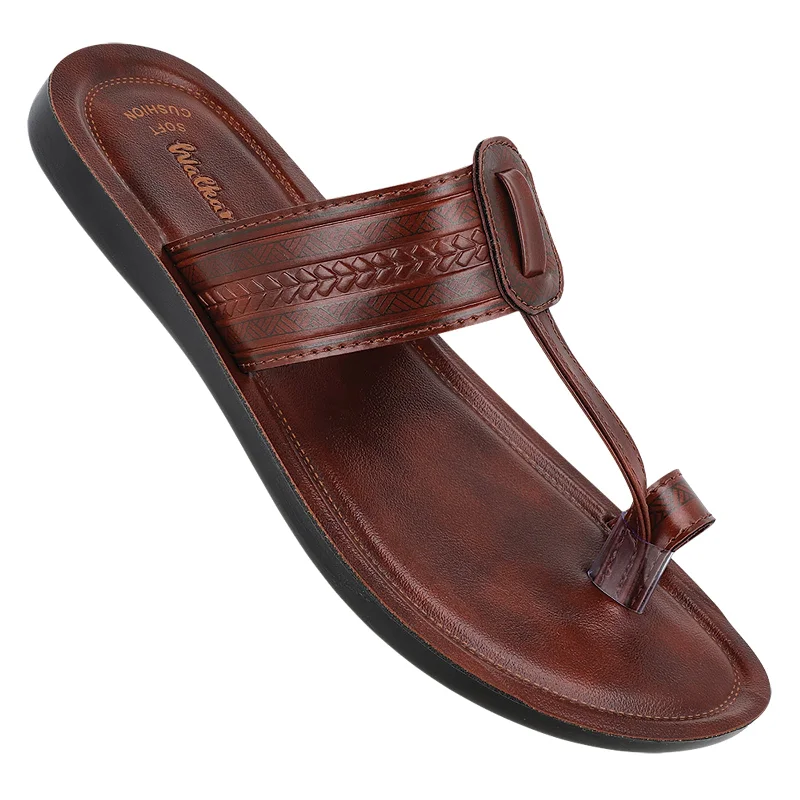 Men's sandals with a rubber sole for tractionMen's Kolhapuri Chappal - WG5475 Brown Men's sandals with a rubber sole for tractionMen's Kolhapuri Chappal - WG5475 Brown