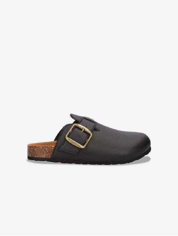 Men's sandals with a stretchy strap for a better fitPoda Unisex Vegan Apple Leather Mule Sandals | Black Men's sandals with a stretchy strap for a better fitPoda Unisex Vegan Apple Leather Mule Sandals | Black
