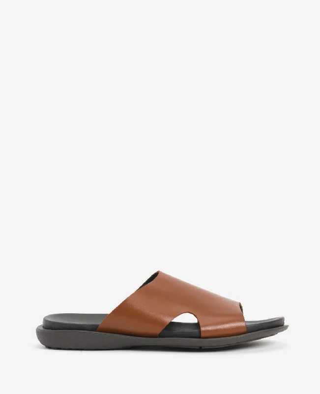 Men's sandals with a cushioned footbedSand-Y Beach Leather Slide Sandal