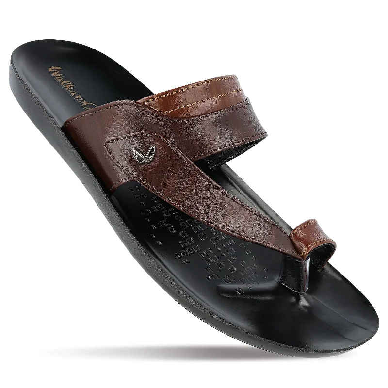 Men's sandals with a buckle closureWalkaroo Go Men Toe Ring Slide Sandals - GG8217 Brown Men's sandals with a buckle closureWalkaroo Go Men Toe Ring Slide Sandals - GG8217 Brown
