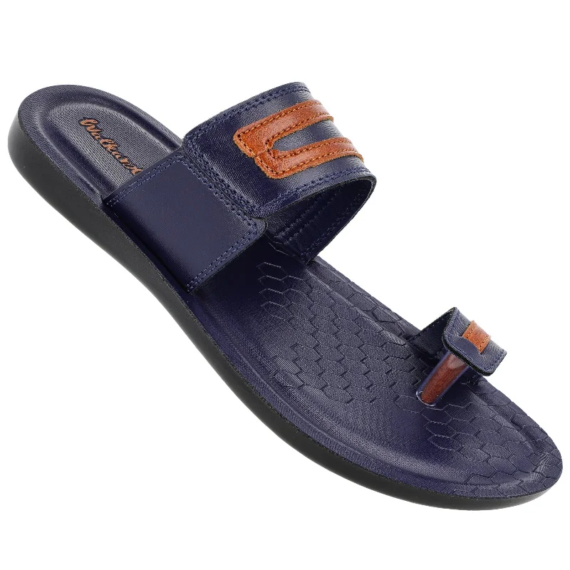 Men's leather sandals with an adjustable strapWalkaroo Men Toe Ring Slide Sandals - WG5334 BLUE TAN Men's leather sandals with an adjustable strapWalkaroo Men Toe Ring Slide Sandals - WG5334 BLUE TAN