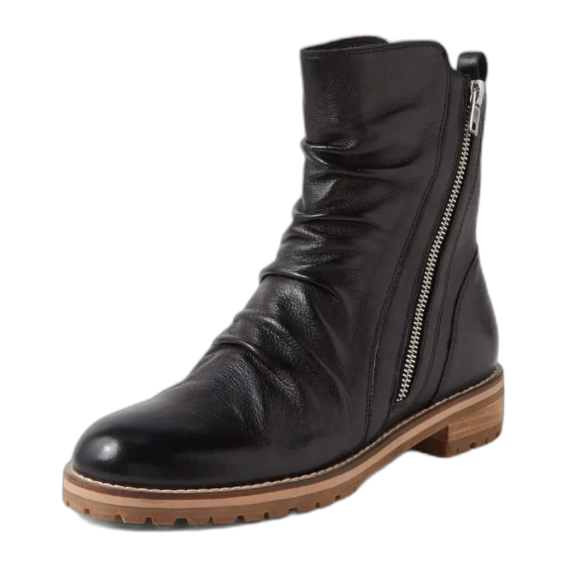Men's sandals with a rubber sole for tractionMadoc