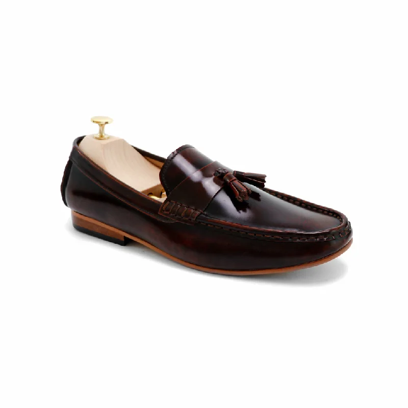 Men's loafers with a perforated leather upper for ventilationComfy Tassel Loafer European Brush Off Burgundy Men's loafers with a perforated leather upper for ventilationComfy Tassel Loafer European Brush Off Burgundy