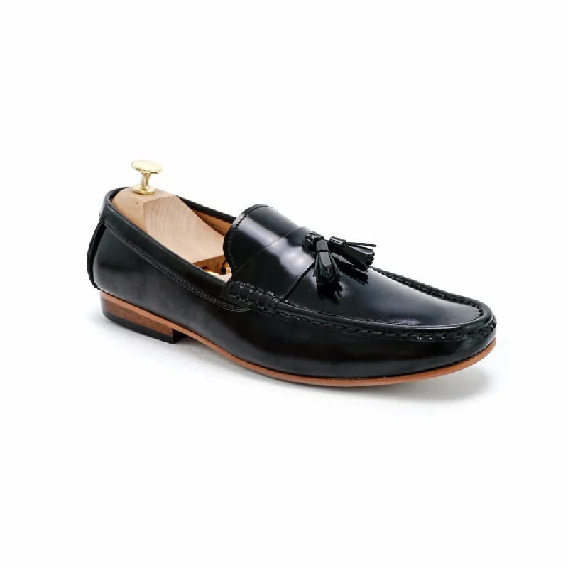 Men's loafers with a stretchy side panel for a better fitComfy Tassel Loafer European Brush Off Black Patent Men's loafers with a stretchy side panel for a better fitComfy Tassel Loafer European Brush Off Black Patent
