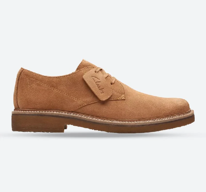 Men's casual shoes with a removable footbed for cleaningClarks Wide Fit Shoes Mens