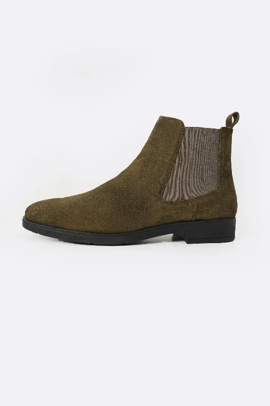 Men's synthetic leather boots as an affordable alternativeCLASSIC CHELSEA BOOTS