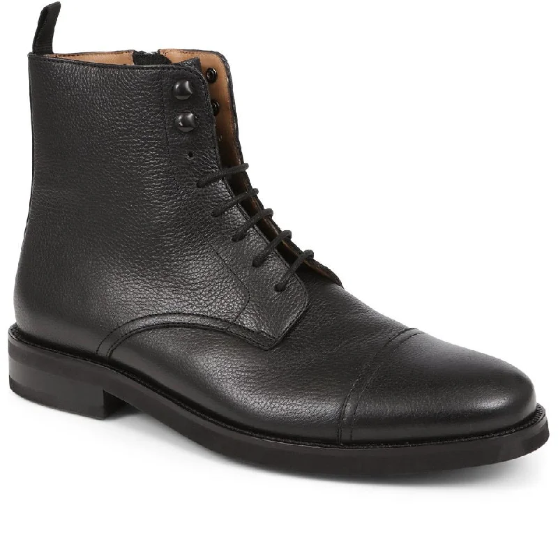 Men's casual shoes with a logo patch on the tongueDarley Leather Lace Up Boots - DARLEY2 / 324 377