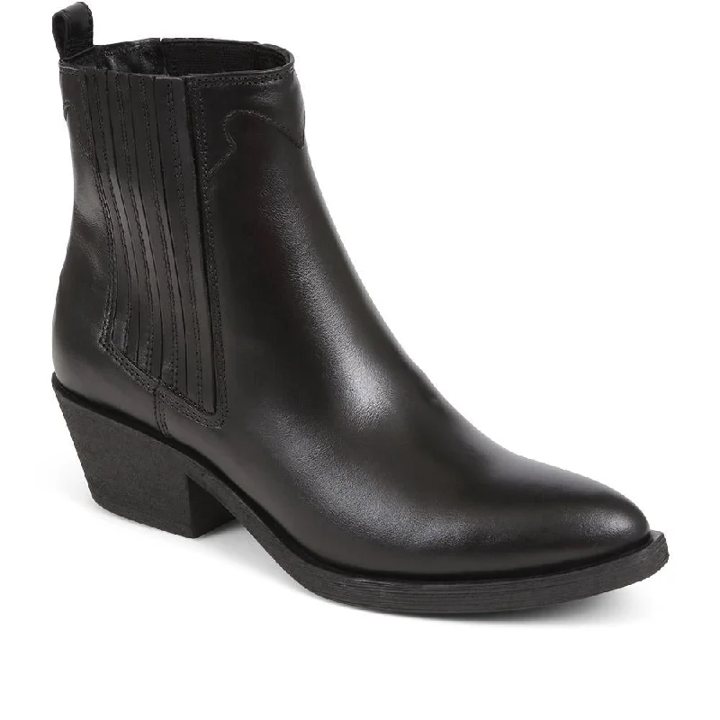 Men's casual shoes with a geometric patternDELANNA Leather Ankle Boots - DELANNA / 324 254