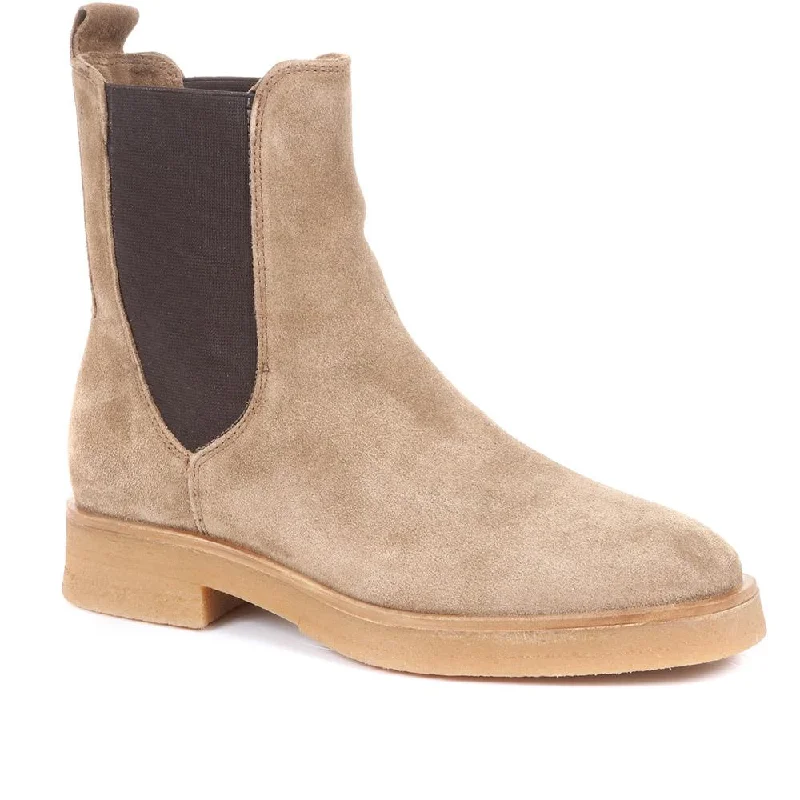 Men's casual shoes with a geometric patternDelia Leather Chelsea Boots - DELIA / 320 532 Men's casual shoes with a geometric patternDelia Leather Chelsea Boots - DELIA / 320 532