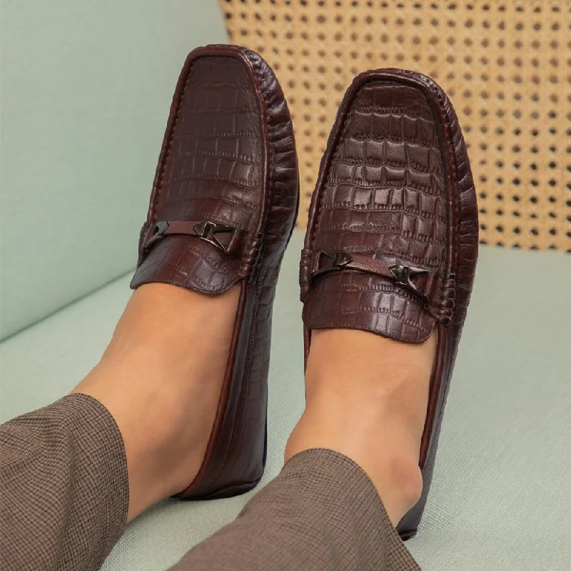 Men's loafers with a contrast stitching detailThe Hummer Brown Men's Leather Driving Loafers Tresmode Men's loafers with a contrast stitching detailThe Hummer Brown Men's Leather Driving Loafers Tresmode