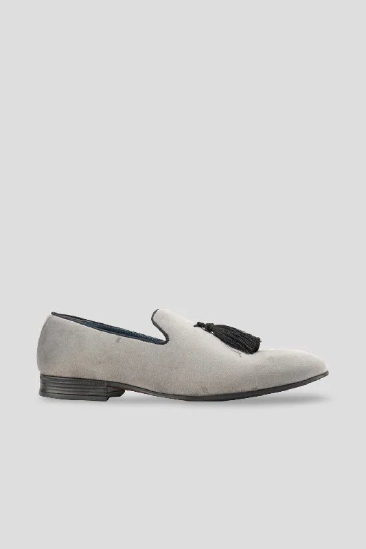 Men's loafers in a neutral color like black or brownJacob Grey