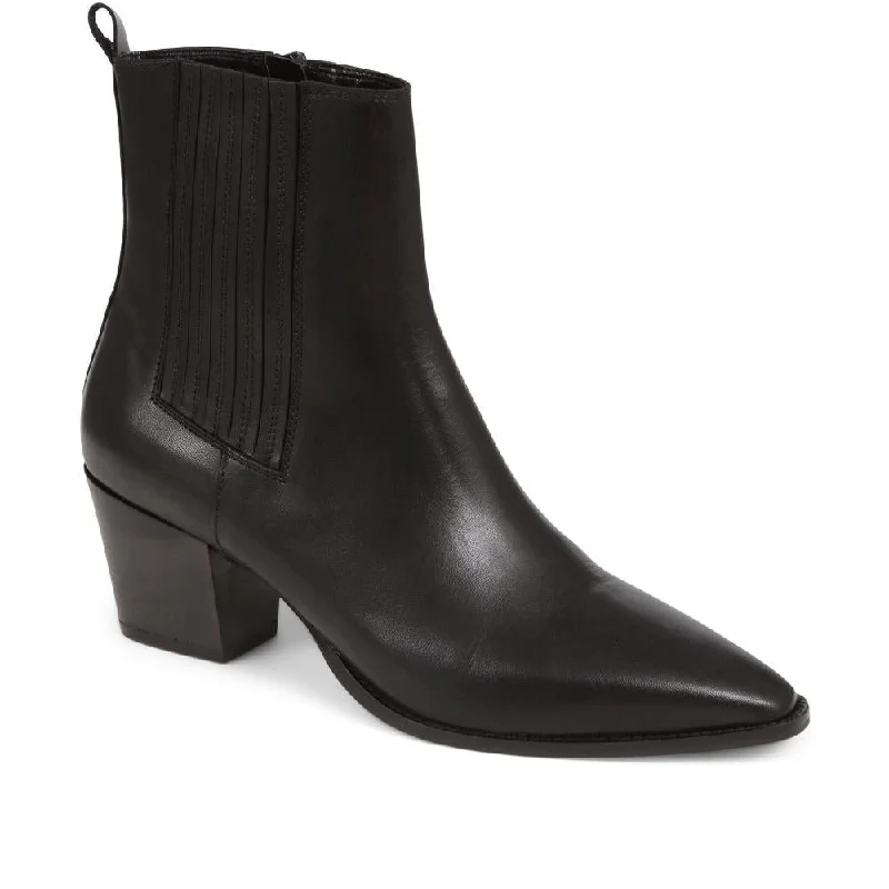 Men's casual shoes with a sporty look and feelLIZIA Heeled Leather Ankle Boots - LIZIA / 324 369 Men's casual shoes with a sporty look and feelLIZIA Heeled Leather Ankle Boots - LIZIA / 324 369