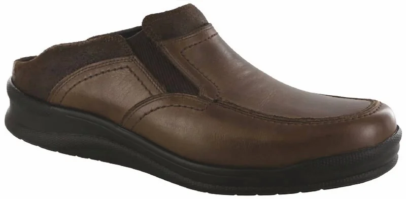 Men's loafers with a smooth leather finishMen's Slip On Loafer In Mahogany