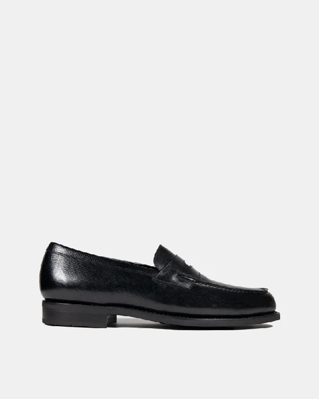 Men's loafers in a neutral color like black or brownBlack Alcazar Loafer