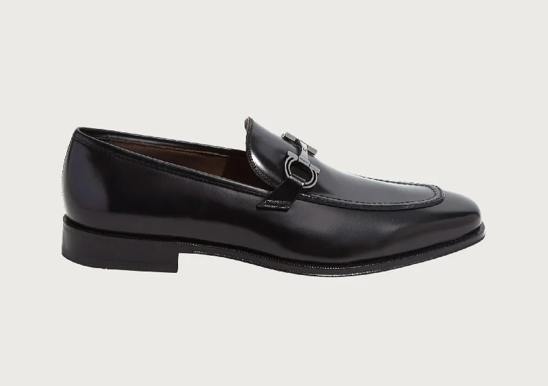 Men's loafers with a perforated leather upper for ventilationSALVATORE FERRAGAMO Seattle Men's 725252 Black Shoe Men's loafers with a perforated leather upper for ventilationSALVATORE FERRAGAMO Seattle Men's 725252 Black Shoe