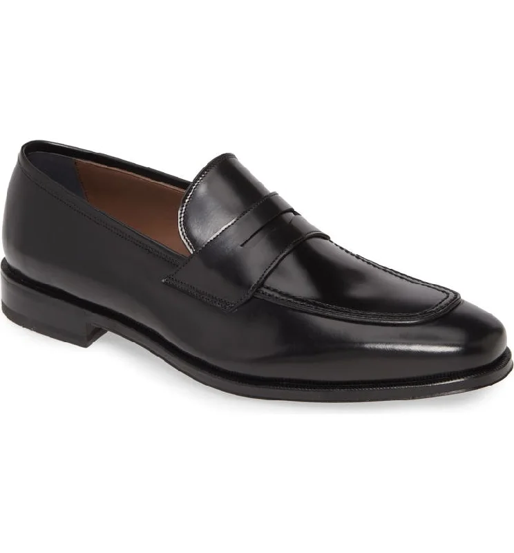 Men's loafers with a leather lacing systemSALVATORE FERRAGAMO Street Men's 725244 Black Shoe Men's loafers with a leather lacing systemSALVATORE FERRAGAMO Street Men's 725244 Black Shoe