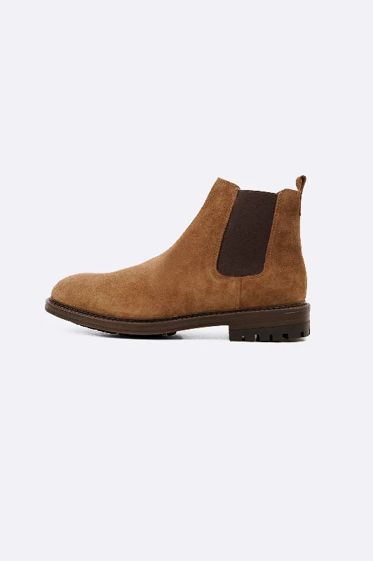 Men's classic leather dress boots with a polished finishSUEDE LEATHER CHELSEAS