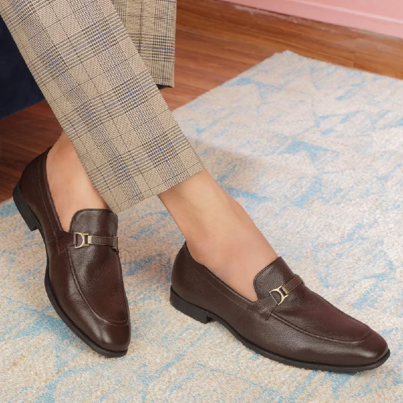 Men's loafers with a smooth leather finishThe Leven Brown Men's Leather Loafers Tresmode Men's loafers with a smooth leather finishThe Leven Brown Men's Leather Loafers Tresmode