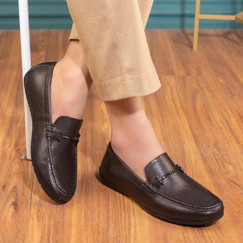 Men's loafers with a tassel front for a classic lookThe Nimbia Brown Men's Leather Driving Loafers Tresmode Men's loafers with a tassel front for a classic lookThe Nimbia Brown Men's Leather Driving Loafers Tresmode