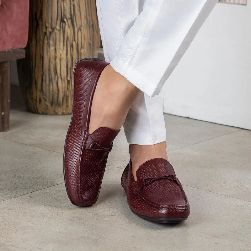 Men's loafers with a leather lacing systemThe Yoti Brown Men's Leather Driving Loafers Tresmode