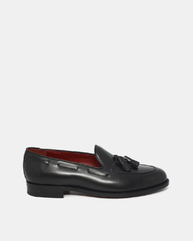 Men's loafers with a leather lining for comfortBlack Leather Tassel Loafer