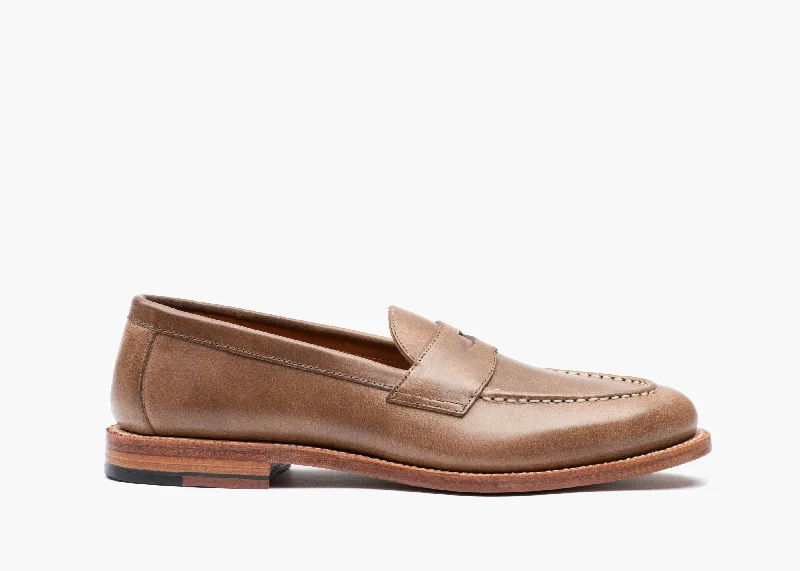 Men's loafers with a moc - toe designTraveler Penny Dune Chromexcel