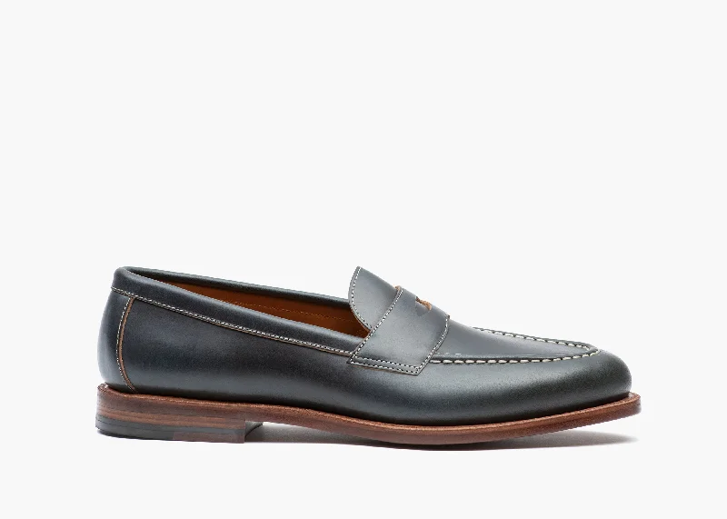 Men's loafers with a smooth leather finishTraveler Penny Navy Chromexcel