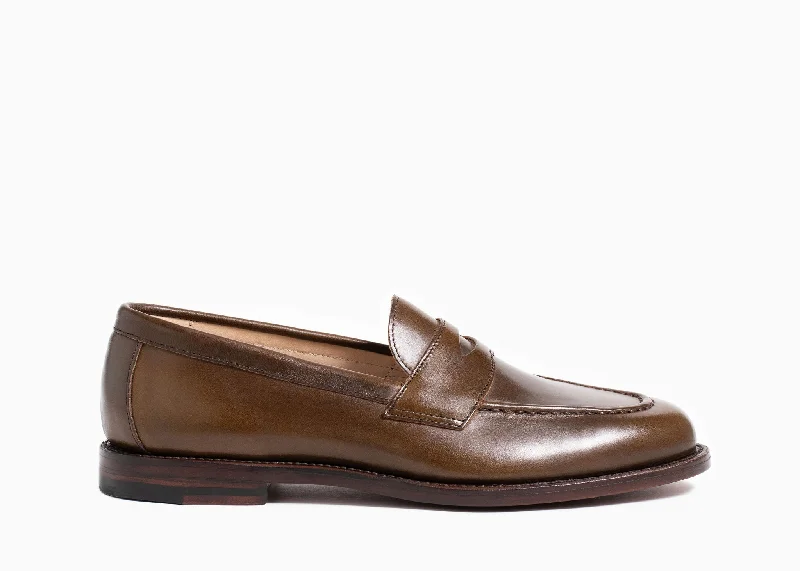 Men's loafers with a moc - toe designTraveler Penny Dark Olive Chromexcel