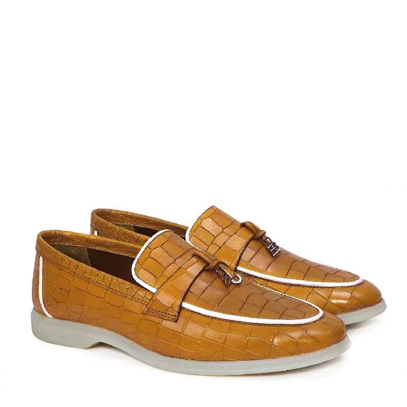 Men's loafers with a flexible sole for easy movementYellow Yacht Shoes in Deep Cut Leather Men's loafers with a flexible sole for easy movementYellow Yacht Shoes in Deep Cut Leather