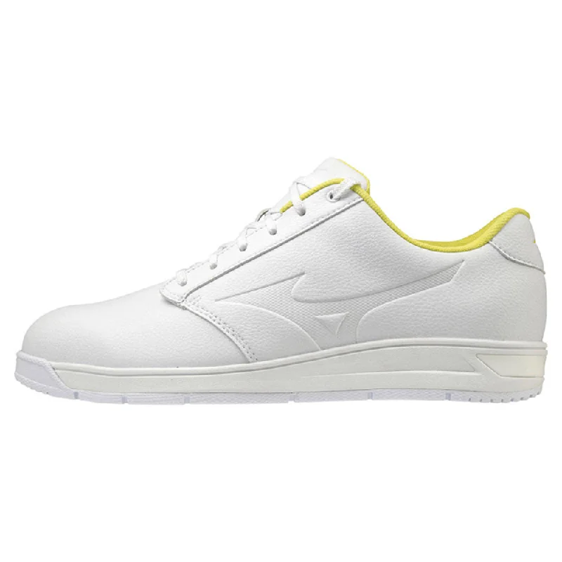 Golf shoes with a seamless upper constructionLADIES STYLE SPIKELESS GOLF SHOES WIDE
