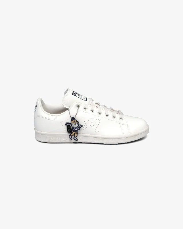 Luxury golf shoes for high - end consumersMalbon x Adidas Stan Smith Spikeless Golf Shoe (Mens Sizing) Luxury golf shoes for high - end consumersMalbon x Adidas Stan Smith Spikeless Golf Shoe (Mens Sizing)