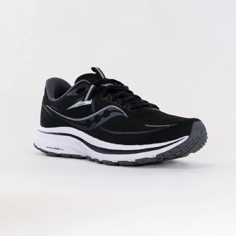 Men's sneakers with a perforated leather upper for ventilationMen's Omni 21 In Black/white Men's sneakers with a perforated leather upper for ventilationMen's Omni 21 In Black/white