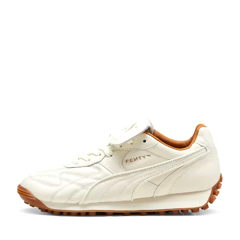 Men's sneakers with a rubber outsole for tractionWomen's Fenty x Puma Avanti VL - Warm White