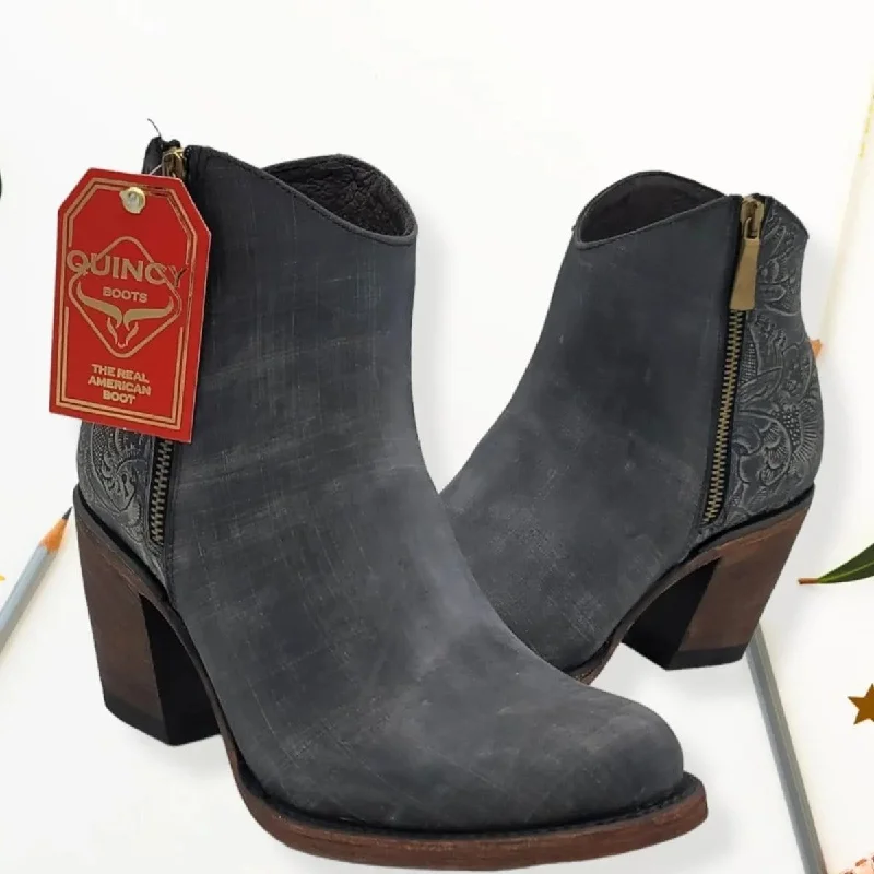 Men's western boots with a traditional western boot silhouette and a polished shineWomen's Quincy Round Toe Short Boot Q39B3609 Men's western boots with a traditional western boot silhouette and a polished shineWomen's Quincy Round Toe Short Boot Q39B3609