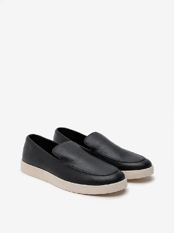 Leather men's casual shoes with a scuffed finishSOLEPLAY Black Slip-On Loafers