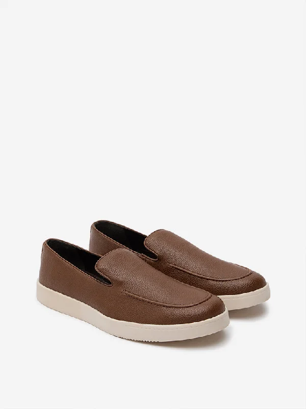 Breathable men's casual shoes for warm weatherSOLEPLAY Tan Slip-On Loafers